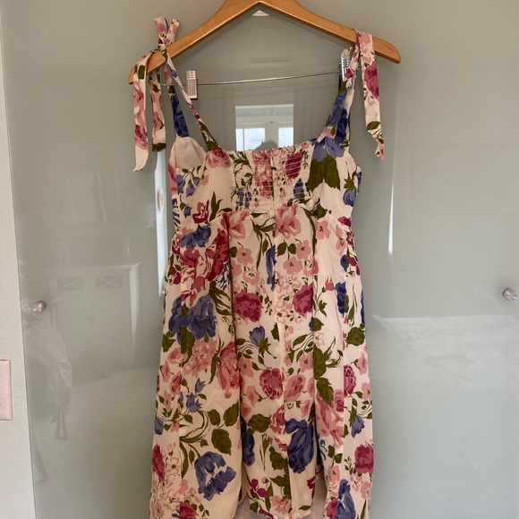 Reformation Whitley Dress
Color: Donna - Picture 4 of 6